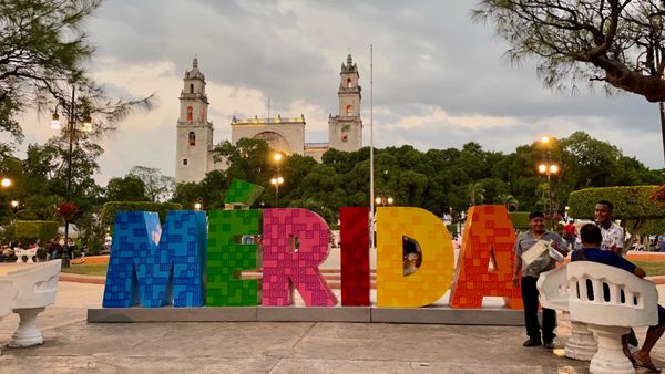 Unispiring photo of the Mérida sign at Plaza Grande.